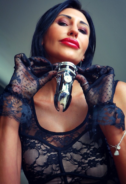 I’M AVAILABLE TO USE YOU FOR MY PLEASURE TO EXPLORE YOUR KINKS.